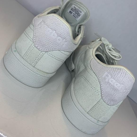 Reebok - Picture 4 of 5